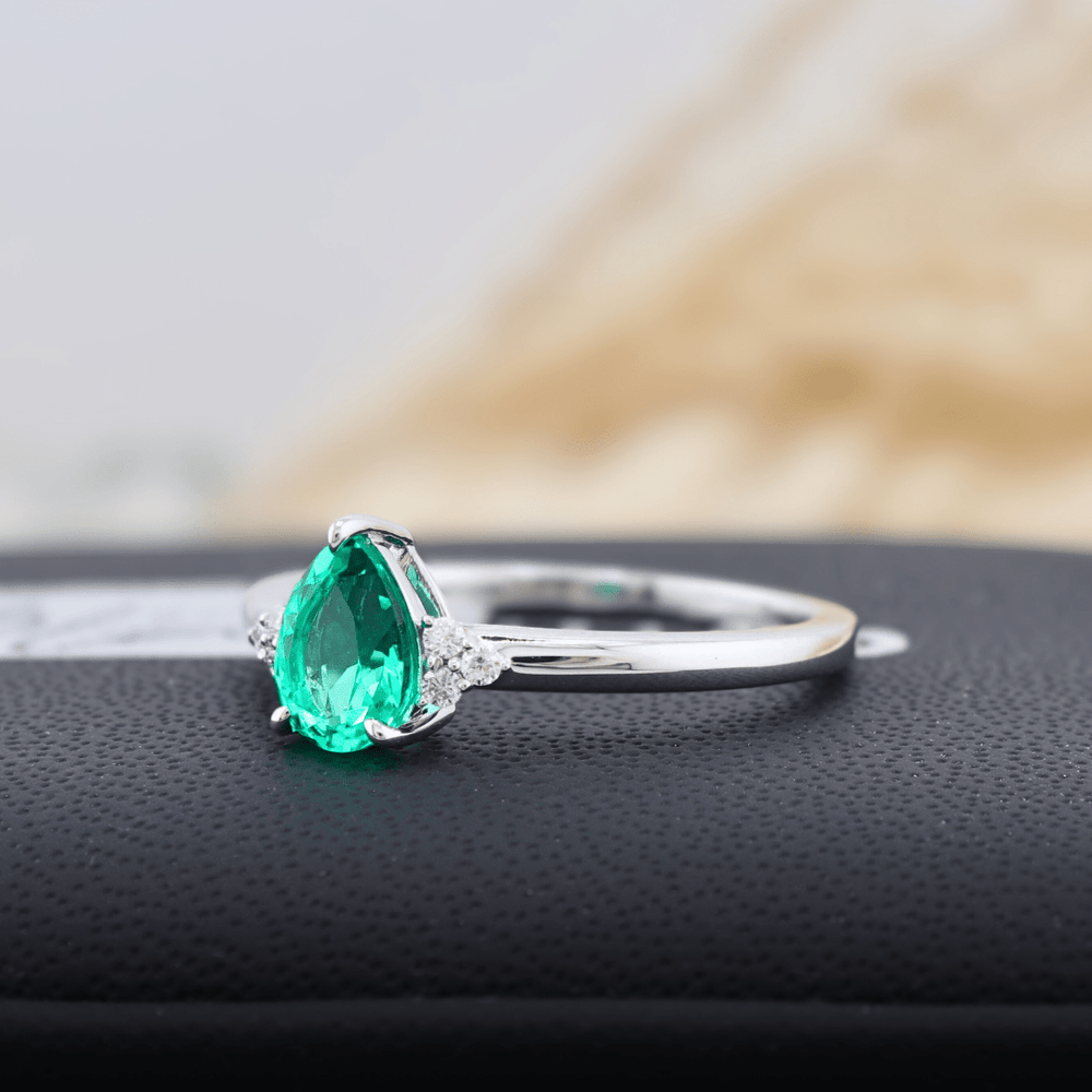 - Bagues Bague Cluster diamants et émeraude poire