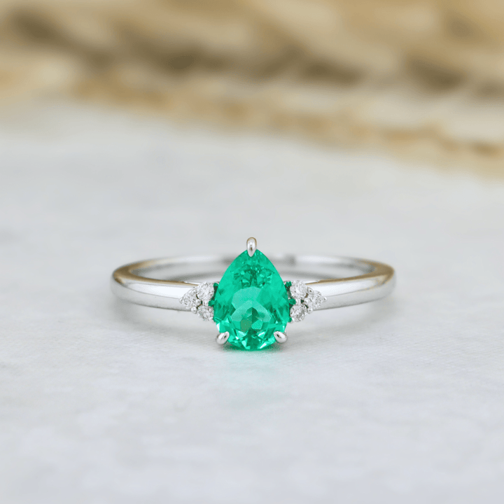 - Bagues Bague Cluster diamants et émeraude poire