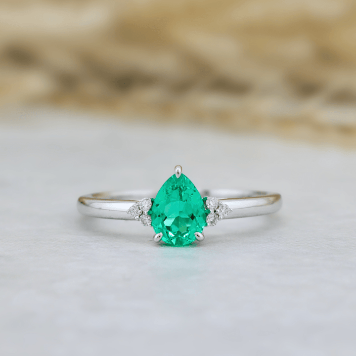 - Bagues Bague Cluster diamants et émeraude poire