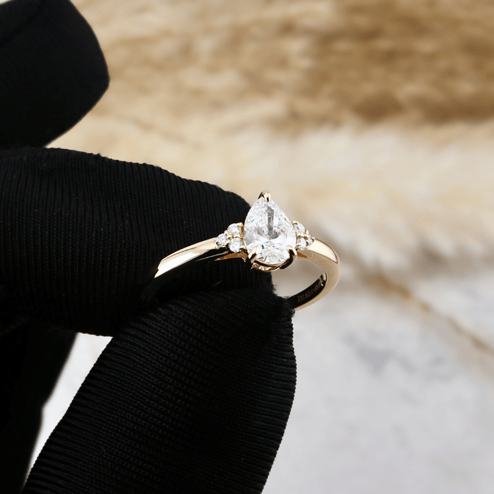 Bague Cluster et diamants - Bagues Bague Poire Cluster en diamants de laboratoire | Mathieu Blanchard Mathieu Blanchard Joaillerie