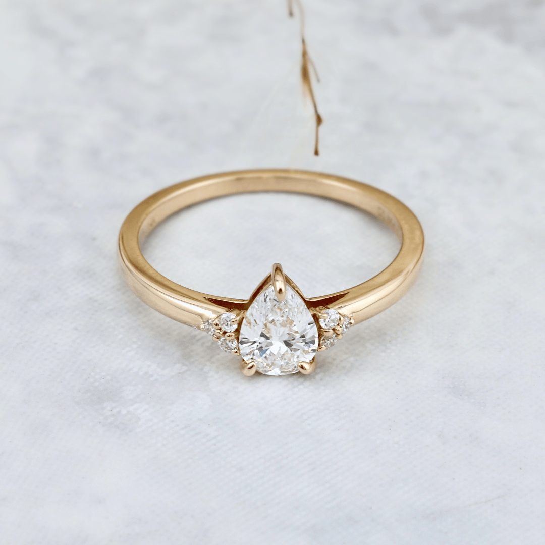 Bague Cluster et diamants - Bagues Bague Poire Cluster en diamants de laboratoire | Mathieu Blanchard Mathieu Blanchard Joaillerie