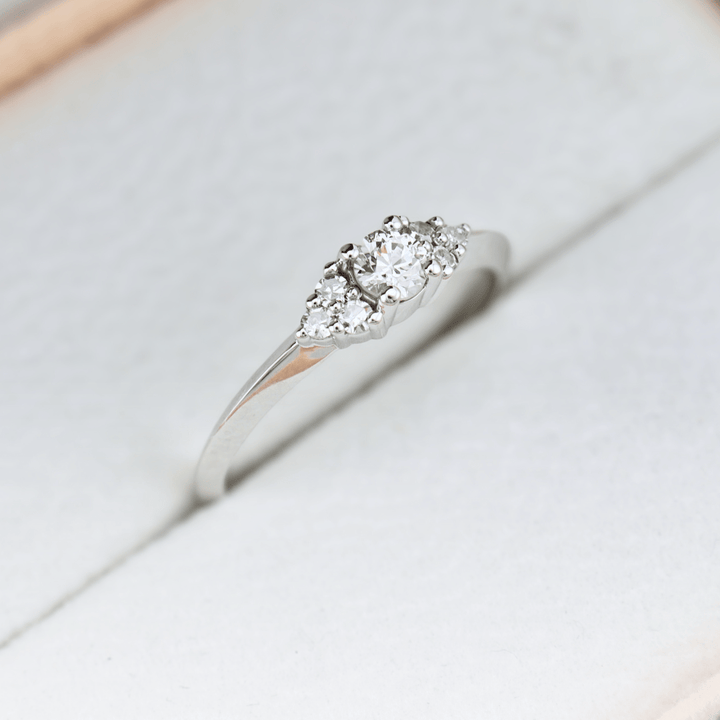 Bague Cluster et diamants Mathieu Blanchard Bagues Bague de fiançailles Cluster | Diamants | Mathieu Blanchard Joaillerie Mathieu Blanchard Joaillerie