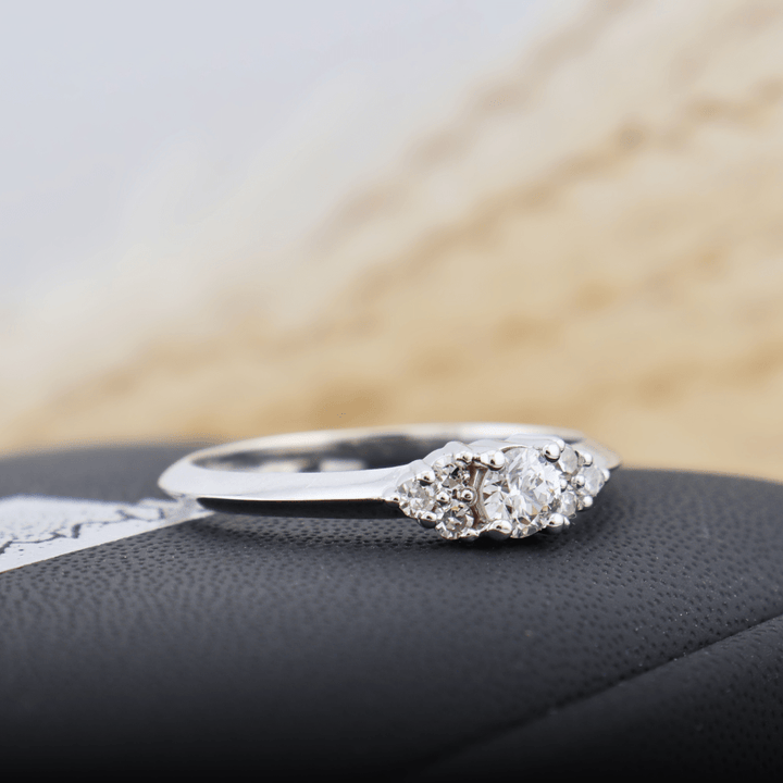 Bague Cluster et diamants Mathieu Blanchard Bagues Bague de fiançailles Cluster | Diamants | Mathieu Blanchard Joaillerie Mathieu Blanchard Joaillerie