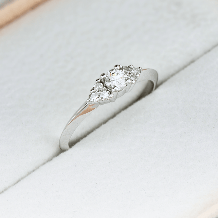 Bague Cluster et diamants Mathieu Blanchard Bagues Bague de fiançailles Cluster | Diamants | Mathieu Blanchard Joaillerie Mathieu Blanchard Joaillerie