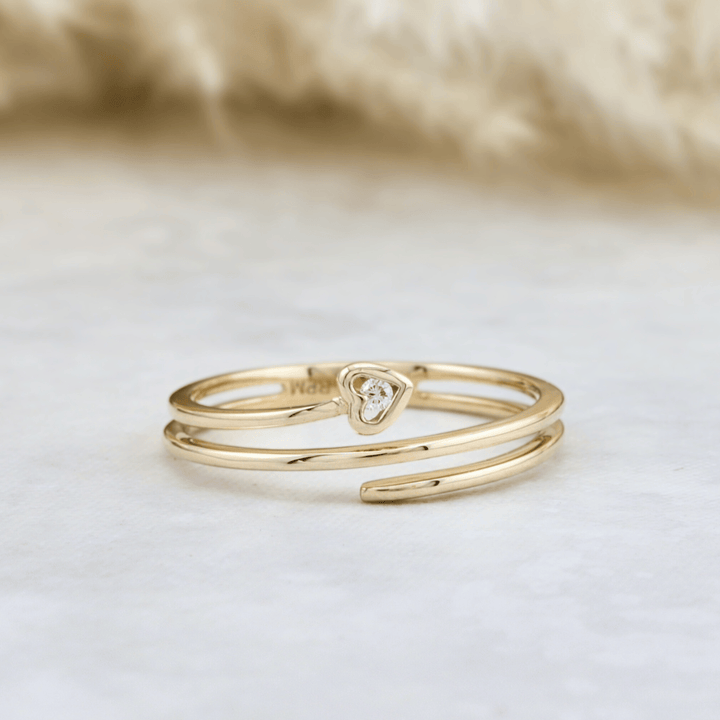 Bague Cœur et diamants en or jaune 10K - Bagues Bague minimaliste Coeur en or jaune 10K et diamants | Mathieu Blanchard Mathieu Blanchard Joaillerie