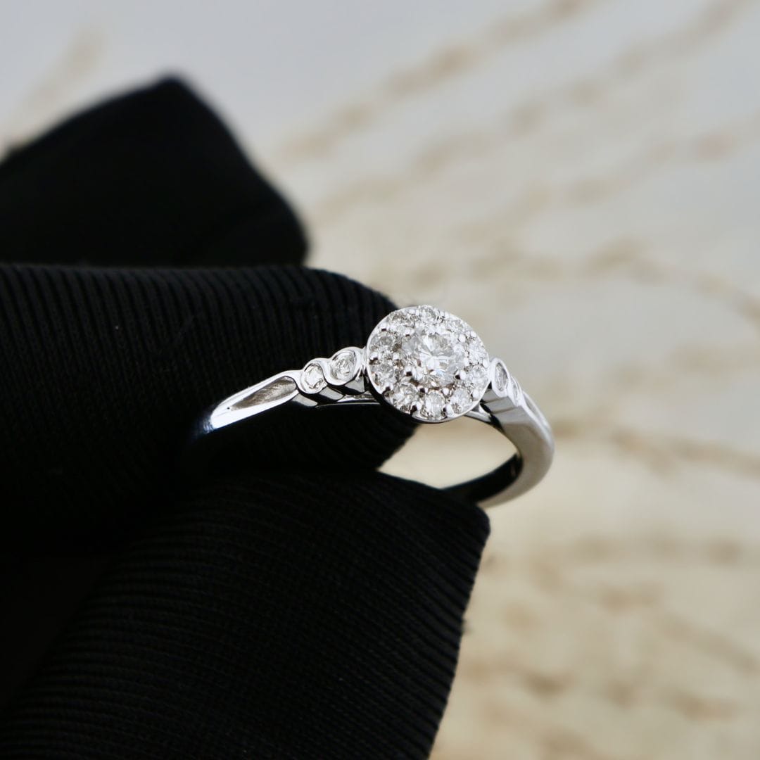 Bague diamant solitaire avec halo Mathieu Blanchard Bagues Bague de fiançailles Diamants 0.40 ctw | Mathieu Blanchard Joaillerie Mathieu Blanchard Joaillerie
