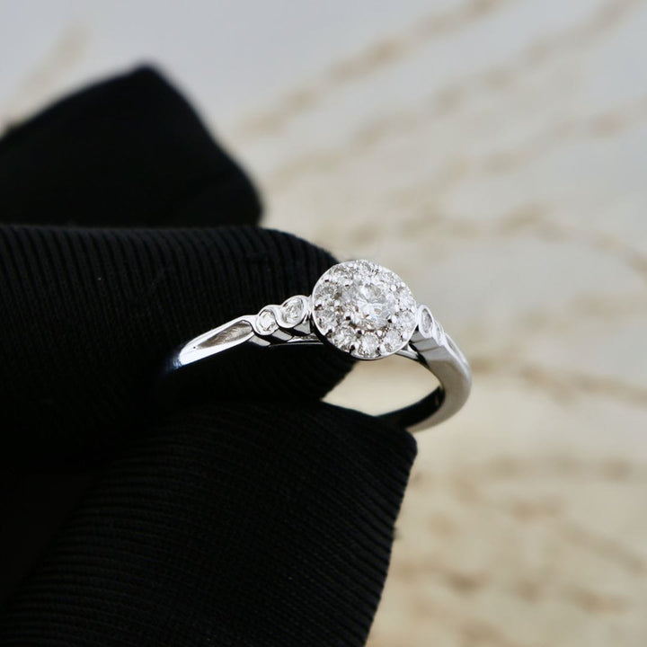 Bague diamant solitaire avec halo Mathieu Blanchard Bagues Bague de fiançailles Diamants 0.40 ctw | Mathieu Blanchard Joaillerie Mathieu Blanchard Joaillerie