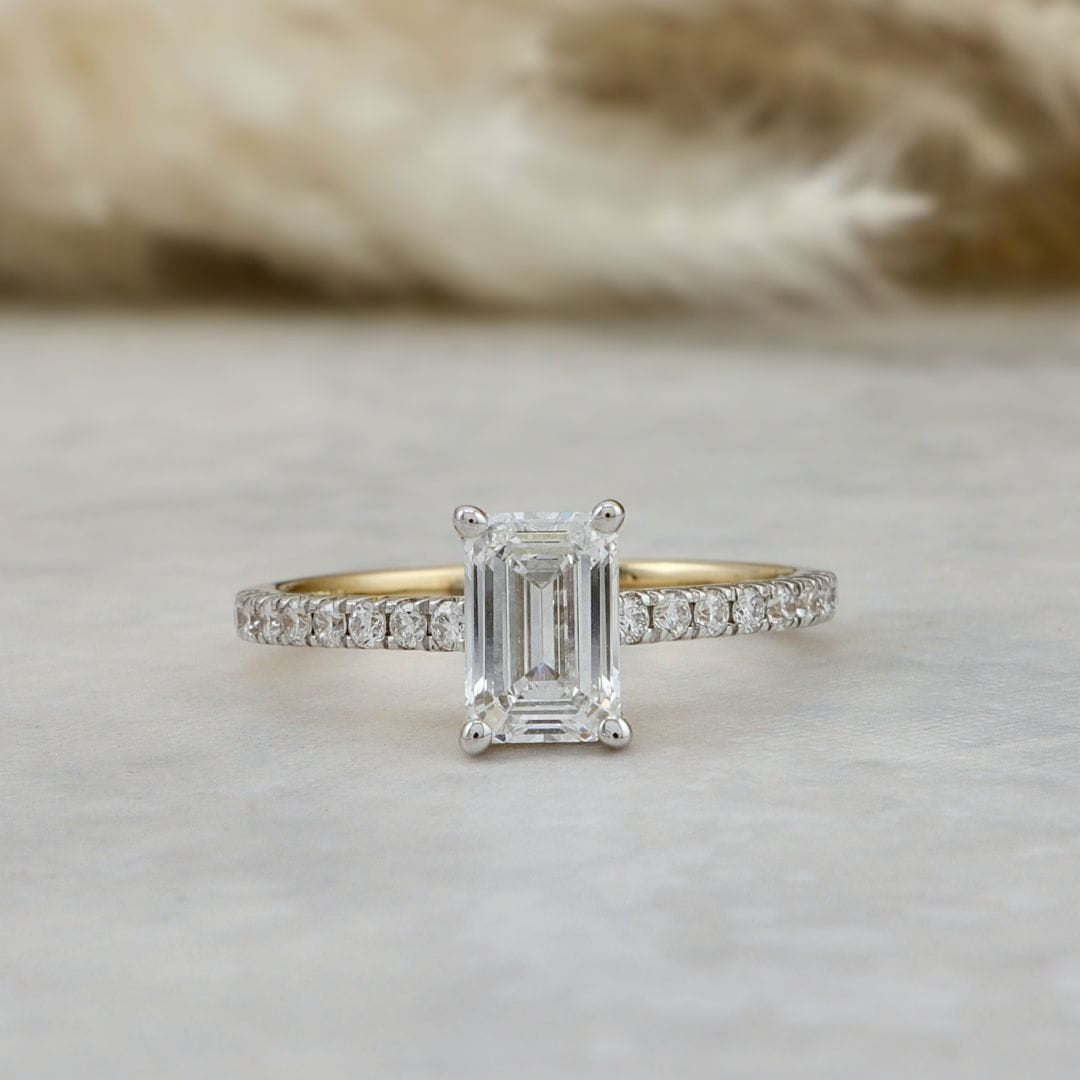 Mathieu Blanchard Bagues Bague diamant solitaire taille émeraude avec halo caché