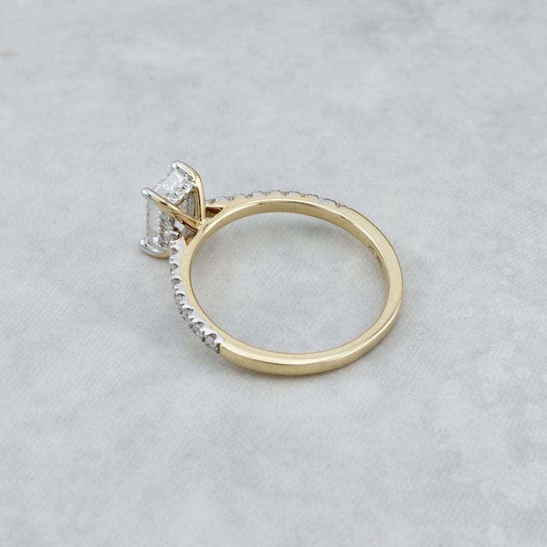 Mathieu Blanchard Bagues Bague diamant solitaire taille émeraude avec halo caché