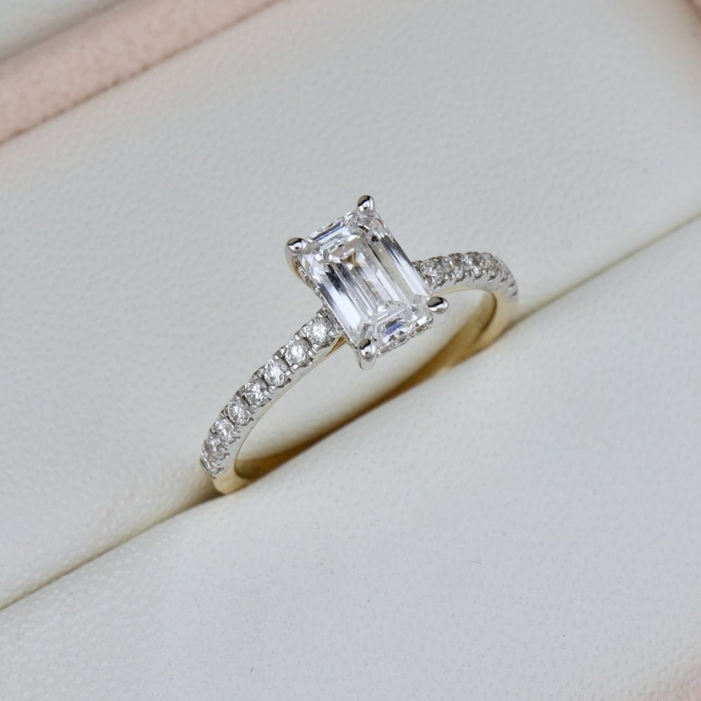 Mathieu Blanchard Bagues Bague diamant solitaire taille émeraude avec halo caché