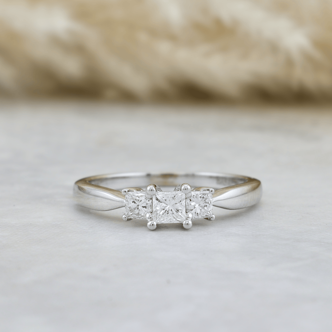 Bague Diamants Princesse 0.50ctw Mathieu Blanchard Bagues Bagues à 3 diamants princesse naturel 0,50ctw | Mathieu Blanchard Mathieu Blanchard Joaillerie