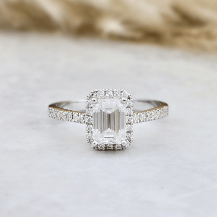 Bague Émeraude ou et moissanites Mathieu Blanchard Bague de fiançailles Halo Moissanite Émeraude | Mathieu Blanchard Mathieu Blanchard Joaillerie
