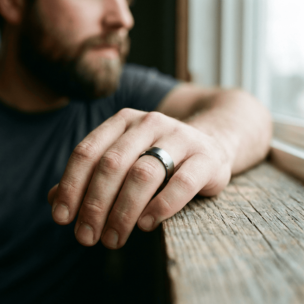 Bague en bois d'érable infusé bleu et tungstène Roadtripmadewood Bagues Bague en tungstène et bois d'érable infusé bleu | Mathieu Blanchard Mathieu Blanchard Joaillerie