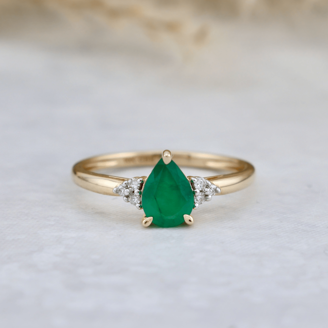 - Bagues Bague en or 10K, diamants et émeraude