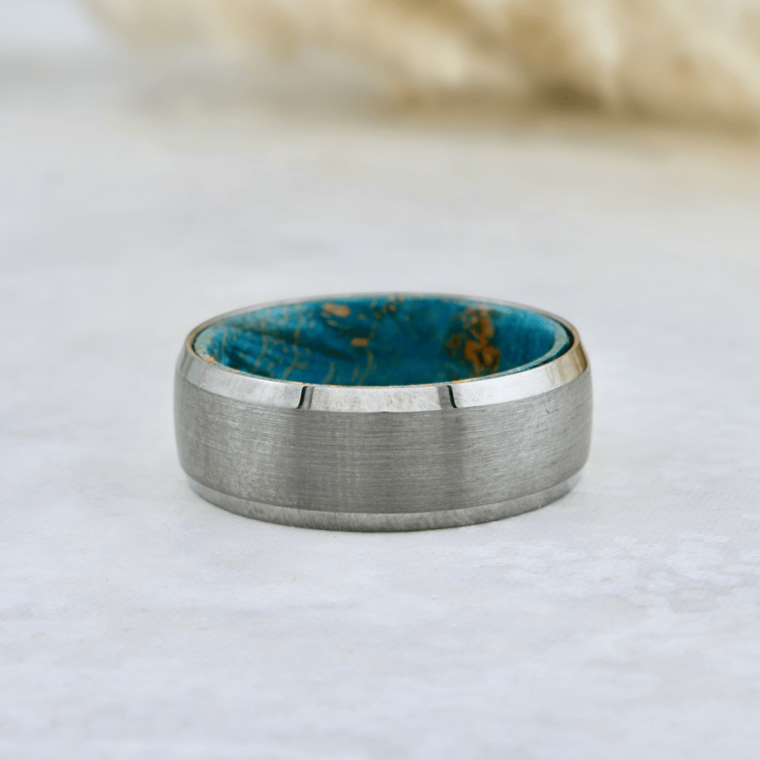 Roadtripmadewood Bagues Bague en tungstène et bois d'érable infusé bleu