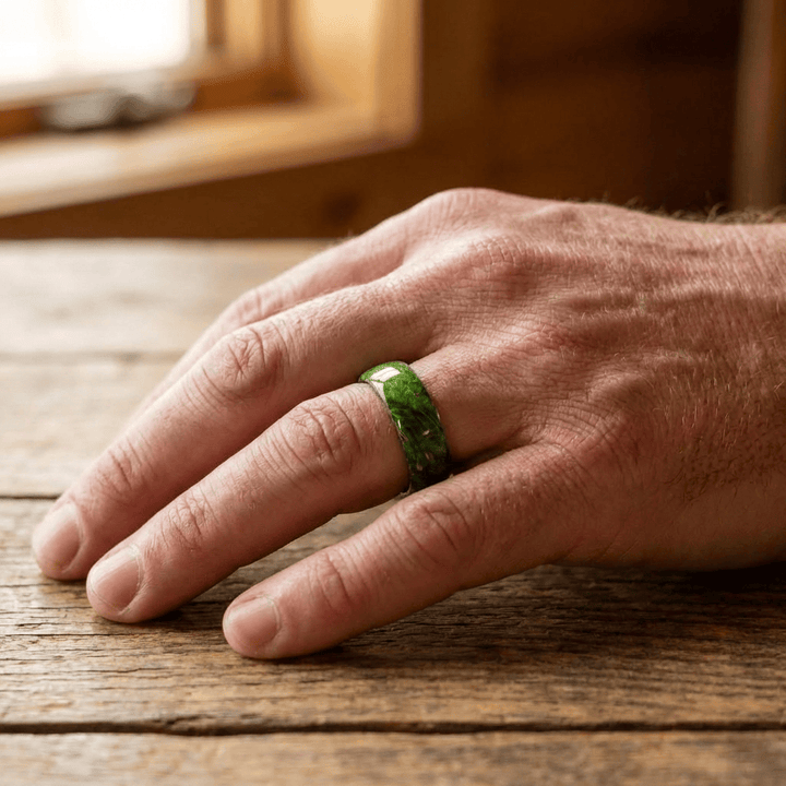 Roadtripmadewood Bagues Bague en tungstène et bois d'érable infusé vert