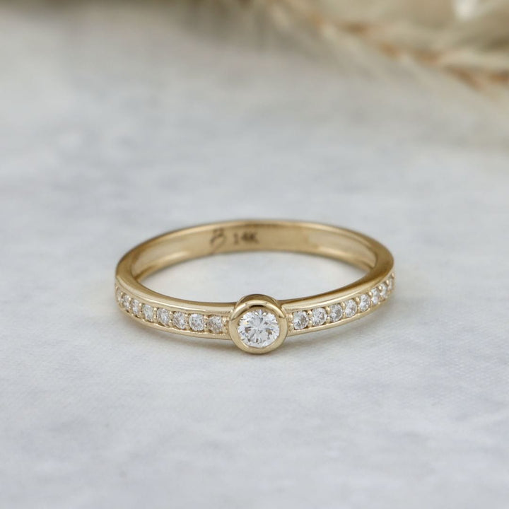 Bague Épure Pavé Diamants Mathieu Blanchard Bagues Bague de fiançailles non accrochante en diamants | Mathieu Blanchard Mathieu Blanchard Joaillerie
