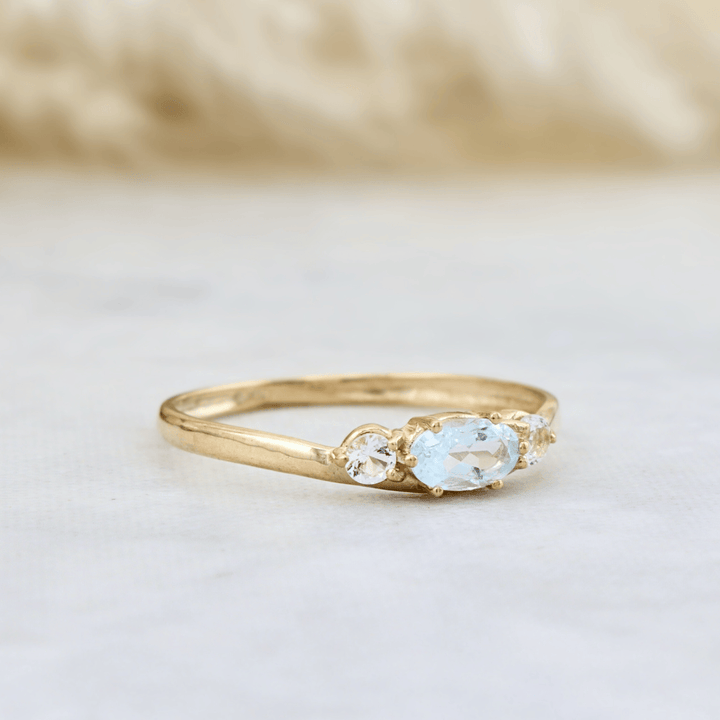 Bague et topaze bleu &amp; blanc en or jaune 10K - Bagues Bague en or 10K et topaze bleu &amp; blanc | Mathieu Blanchard Mathieu Blanchard Joaillerie