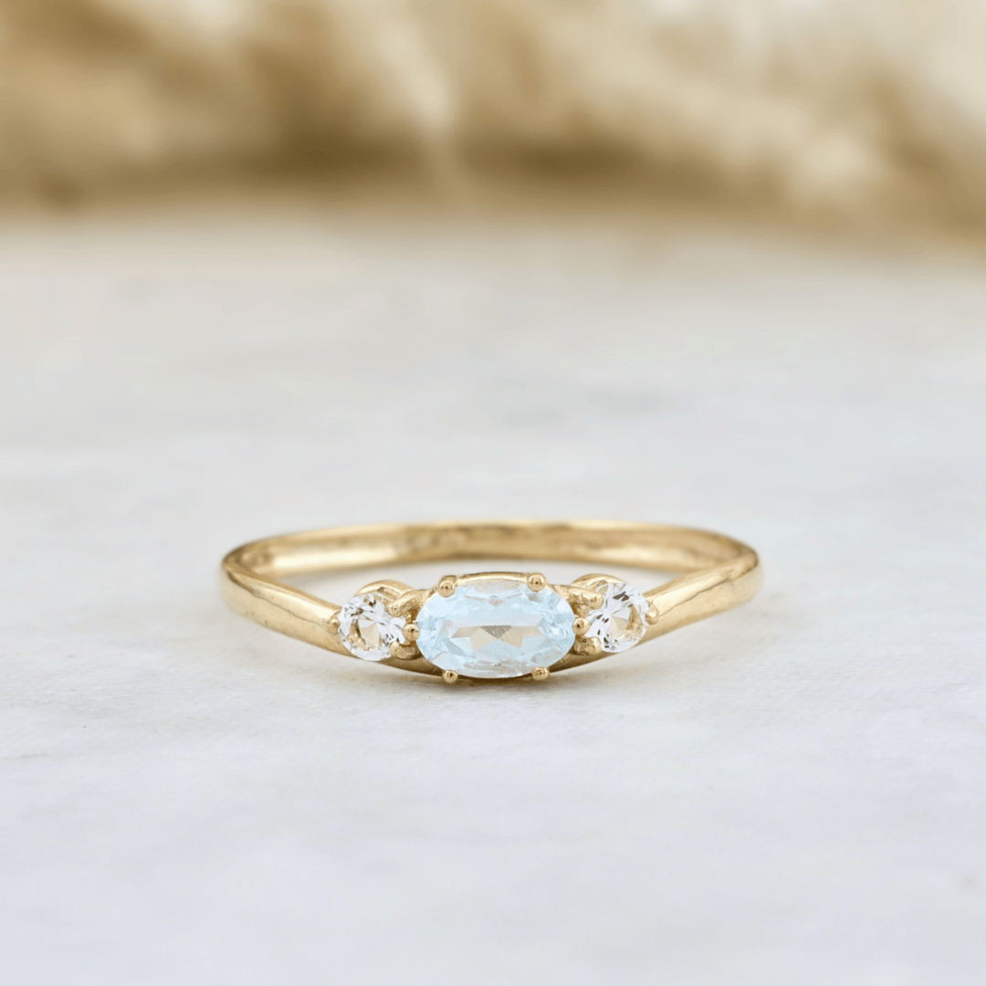 Bague et topaze bleu & blanc en or jaune 10K - Bagues Bague en or 10K et topaze bleu & blanc | Mathieu Blanchard Mathieu Blanchard Joaillerie
