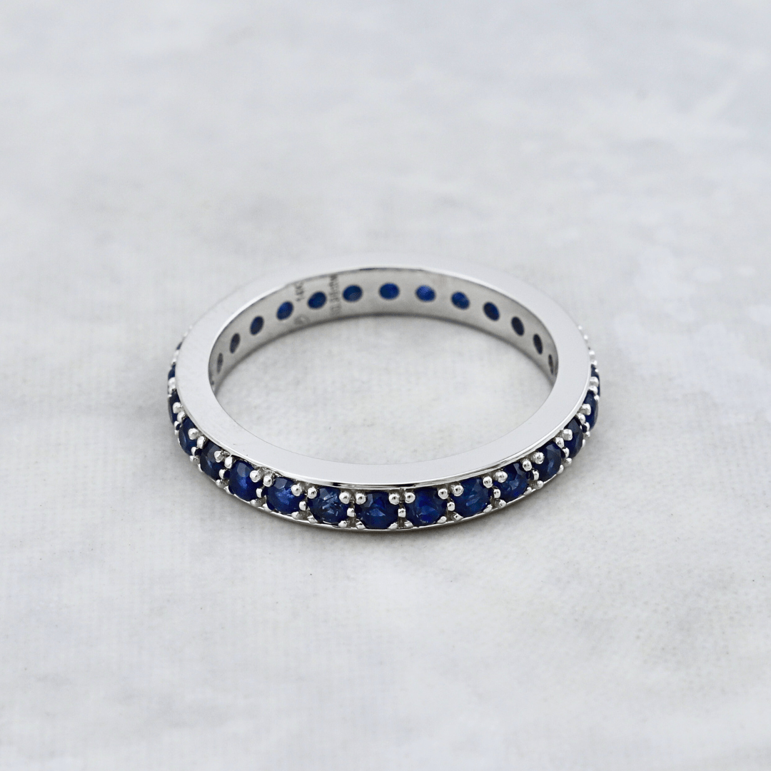 Bague Éternité et saphirs Mathieu Blanchard Bagues Jonc Éternité en or 14K - 18K ou platine et saphirs bleus | Mathieu Blanchard Joaillerie Mathieu Blanchard Joaillerie