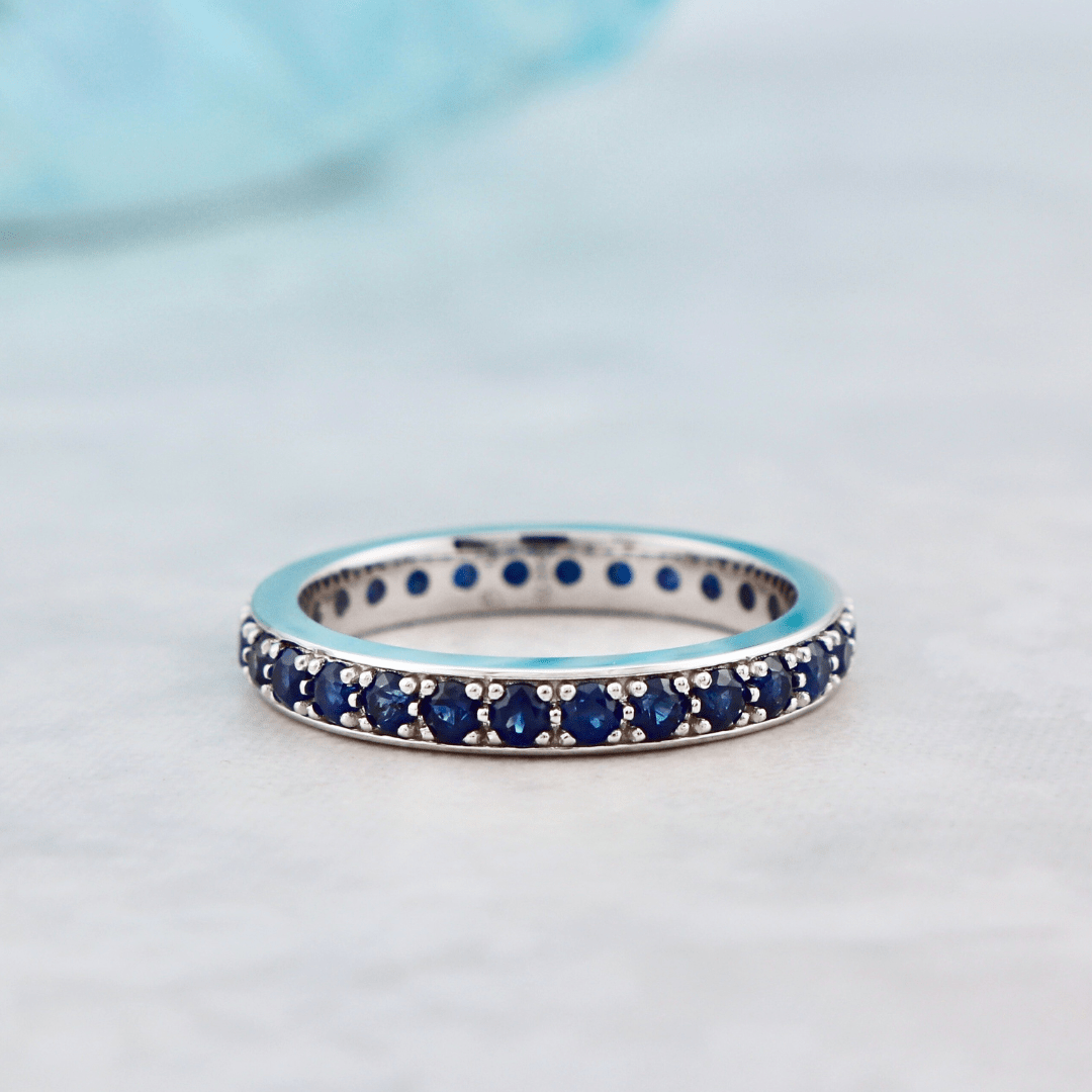 Bague Éternité et saphirs Mathieu Blanchard Bagues Jonc Éternité en or 14K - 18K ou platine et saphirs bleus | Mathieu Blanchard Joaillerie Mathieu Blanchard Joaillerie