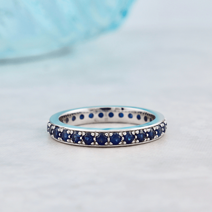 Bague Éternité et saphirs Mathieu Blanchard Bagues Jonc Éternité en or 14K - 18K ou platine et saphirs bleus | Mathieu Blanchard Joaillerie Mathieu Blanchard Joaillerie