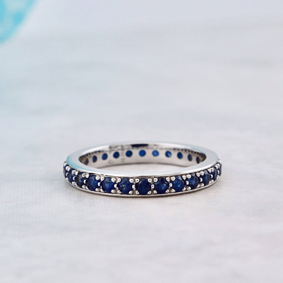 Bague Éternité et saphirs Mathieu Blanchard Bagues Jonc Éternité en or 14K - 18K ou platine et saphirs bleus | Mathieu Blanchard Joaillerie Mathieu Blanchard Joaillerie