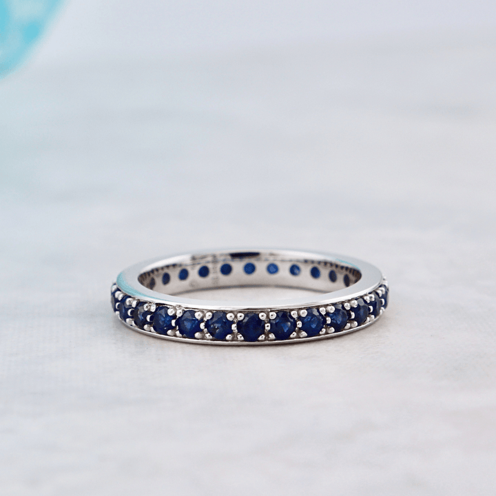 Bague Éternité et saphirs Mathieu Blanchard Bagues Jonc Éternité en or 14K - 18K ou platine et saphirs bleus | Mathieu Blanchard Joaillerie Mathieu Blanchard Joaillerie