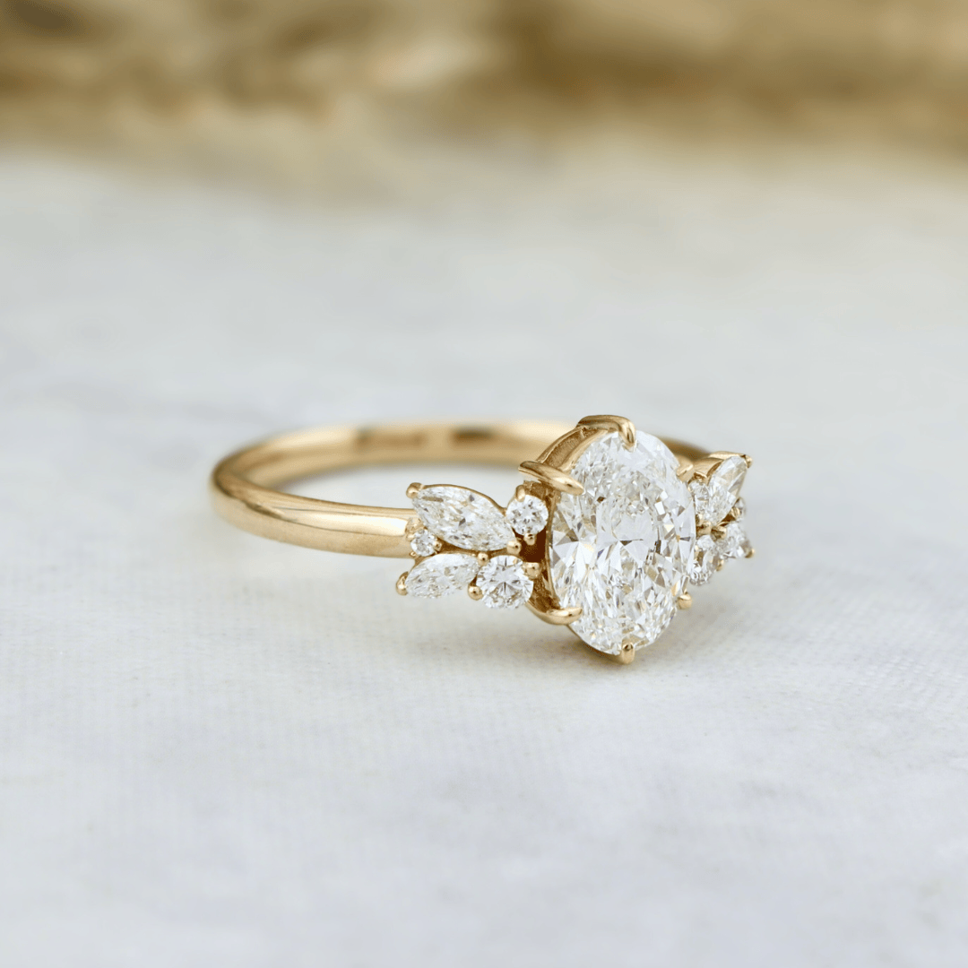 Bague Fancy et diamants Mathieu Blanchard Bagues Bague sur mesure Fancy | Diamant oval | Mathieu Blanchard Joaillerie Mathieu Blanchard Joaillerie