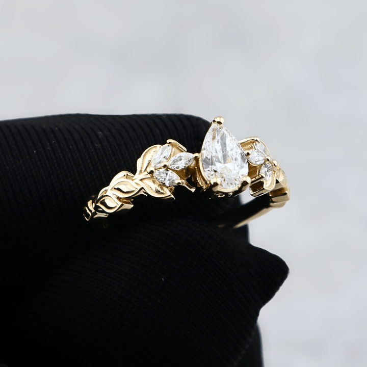 Bague Florale et diamants Mathieu Blanchard Bagues Bague de fiançailles Florale | Diamants | Mathieu Blanchard Joaillerie Mathieu Blanchard Joaillerie
