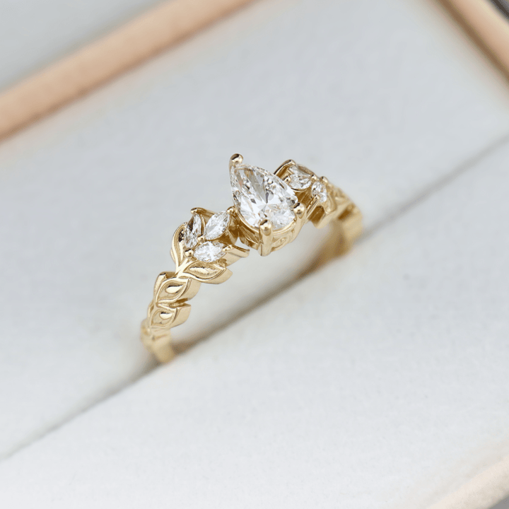 Bague Florale et diamants Mathieu Blanchard Bagues Bague de fiançailles Florale | Diamants | Mathieu Blanchard Joaillerie Mathieu Blanchard Joaillerie