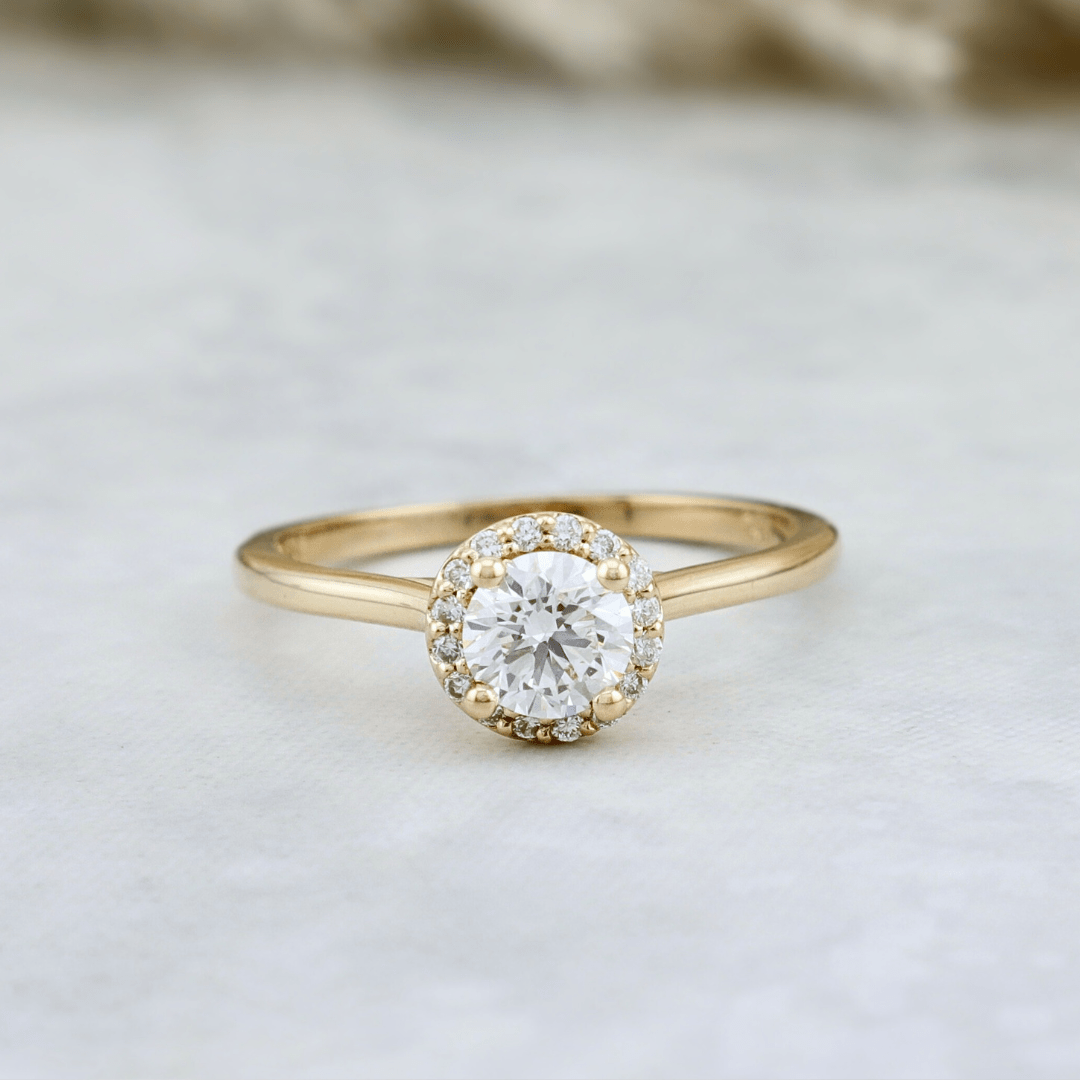 Bague Halo Classique et diamants 0,6 ctw Mathieu Blanchard Bagues Bagues de fiançailles modernes Halo Diamant rond 0,60 ctw | Mathieu Blanchard Mathieu Blanchard Joaillerie