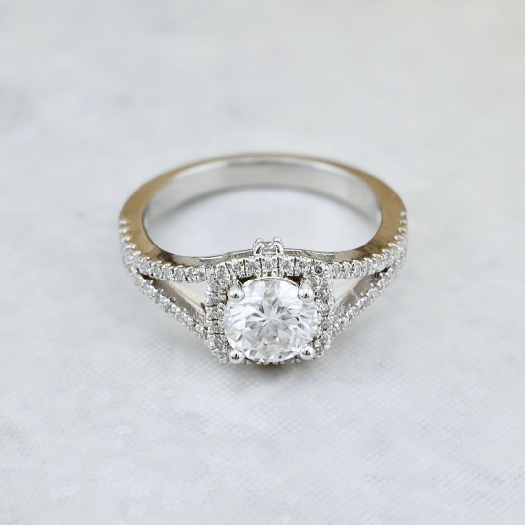 Bague Halo ou et moissanites Mathieu Blanchard Bague en Argent Sterling et Moissanites – Halo Éclatant | Mathieu Blanchard Joaillerie Mathieu Blanchard Joaillerie