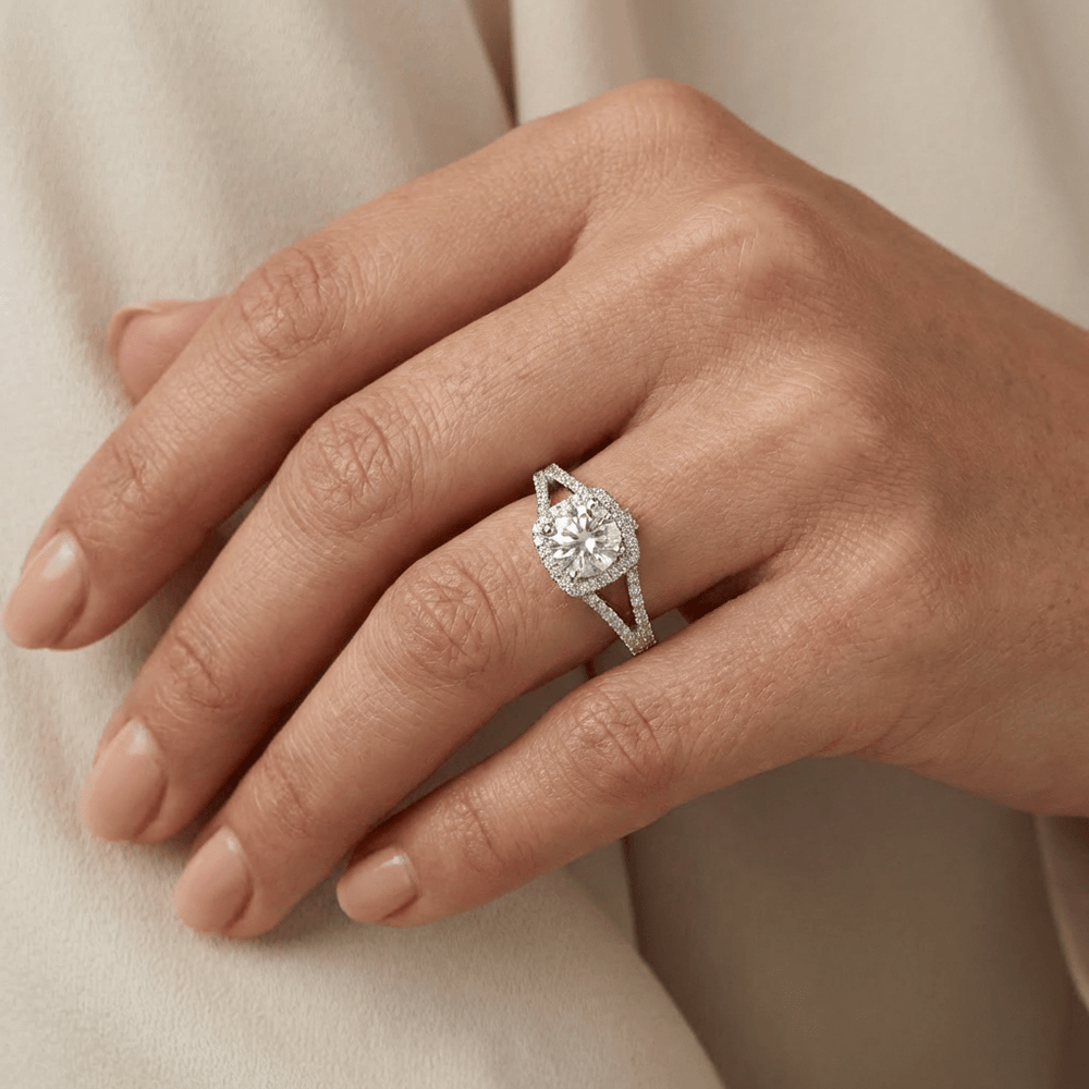 Bague Halo ou et moissanites Mathieu Blanchard Bague en Argent Sterling et Moissanites – Halo Éclatant | Mathieu Blanchard Joaillerie Mathieu Blanchard Joaillerie