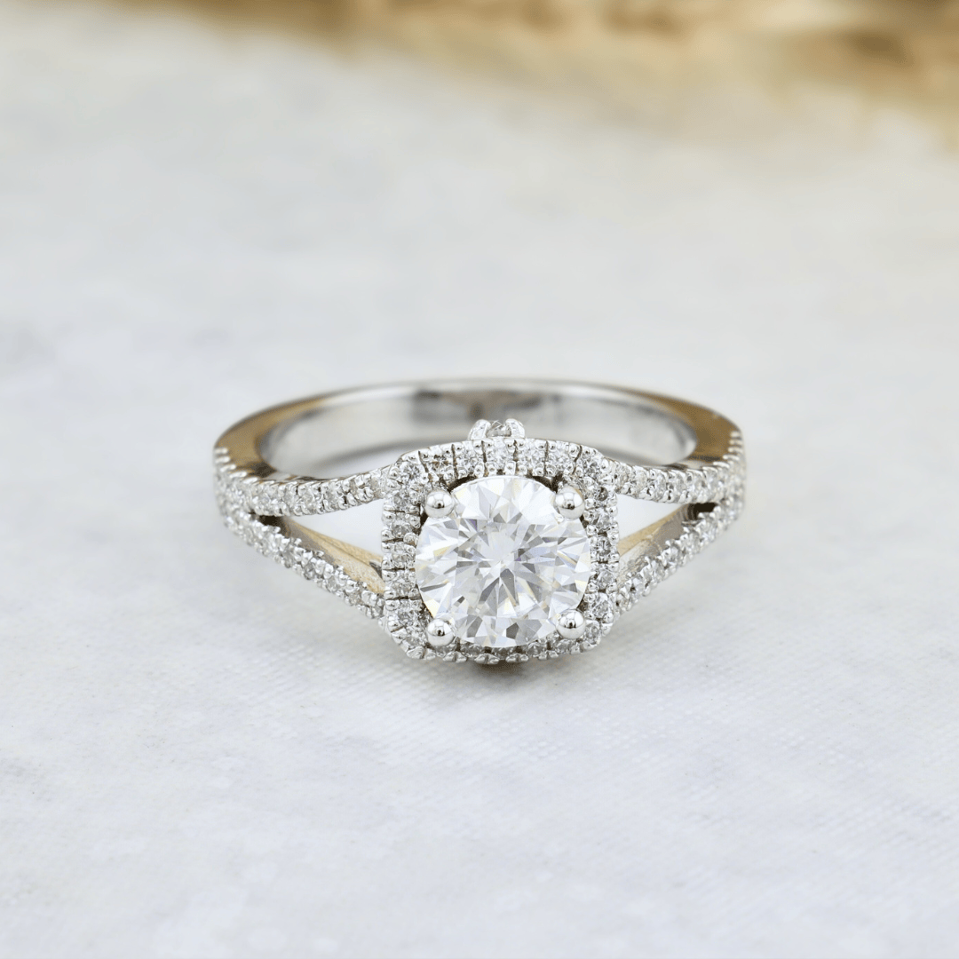 Bague Halo ou et moissanites Mathieu Blanchard Bague en Argent Sterling et Moissanites – Halo Éclatant | Mathieu Blanchard Joaillerie Mathieu Blanchard Joaillerie