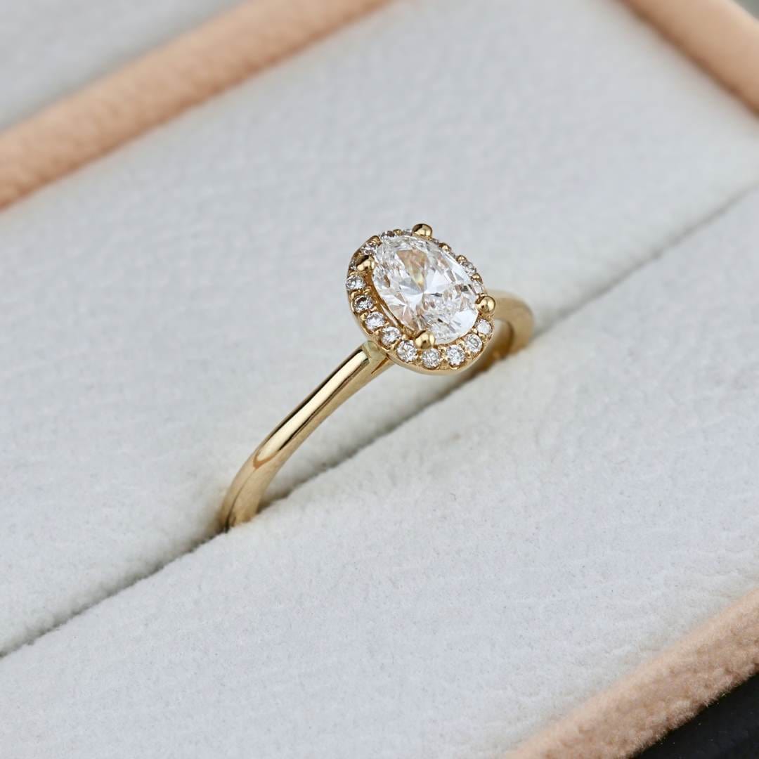 Mathieu Blanchard Bagues Bague Halo Oval en or 14K - 18K et diamants 0,6 ctw