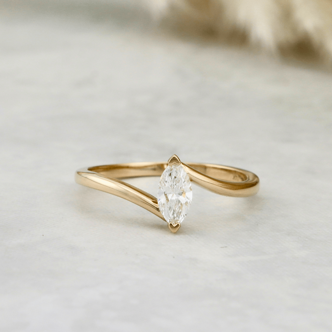 Marquise 14K - 18K Gold or Platinum and 0,3 ct Diamond Ring