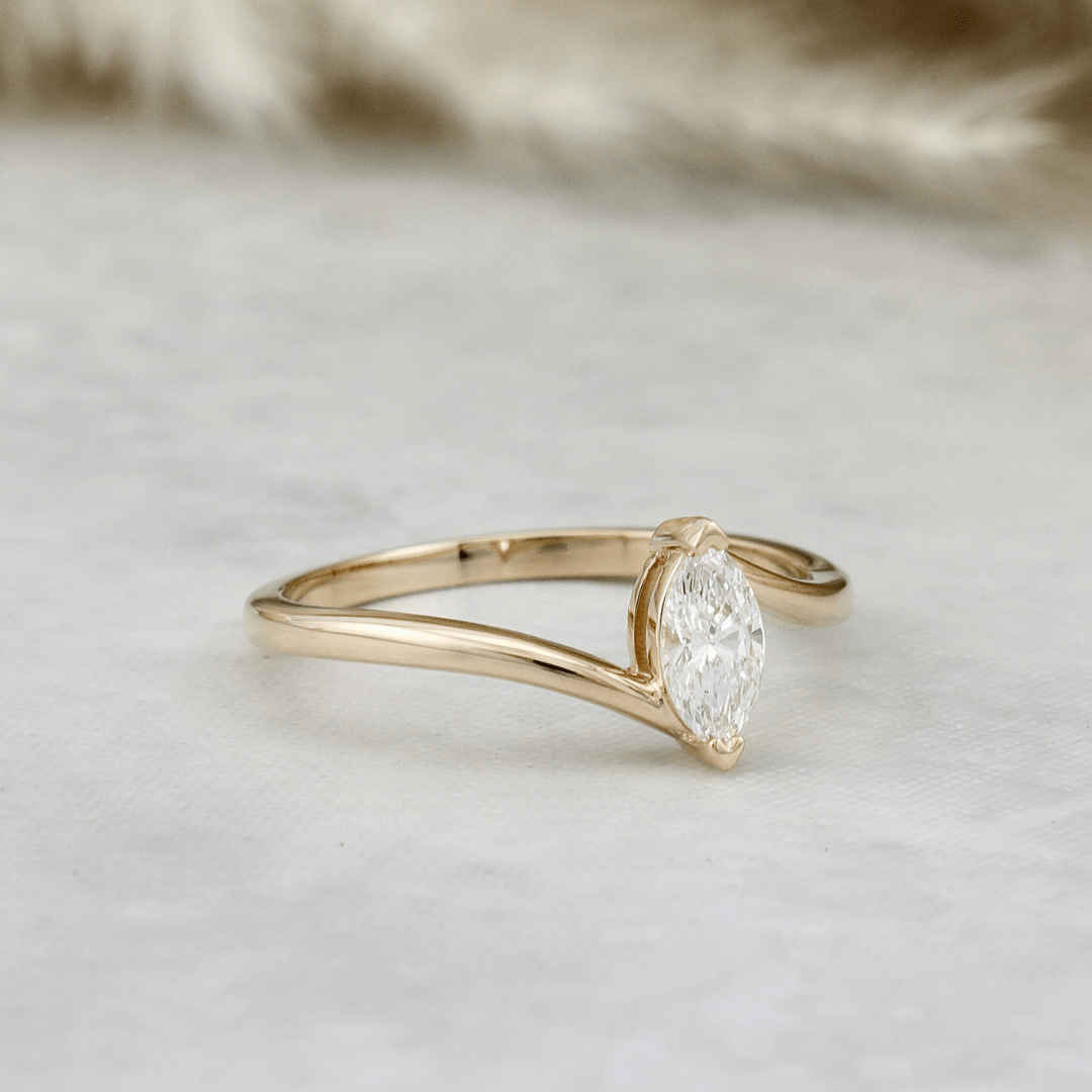 Marquise 14K - 18K Gold or Platinum and 0,3 ct Diamond Ring