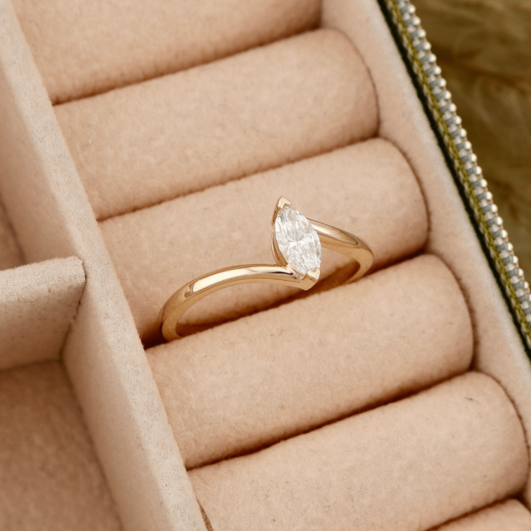 Marquise 14K - 18K Gold or Platinum and 0,3 ct Diamond Ring