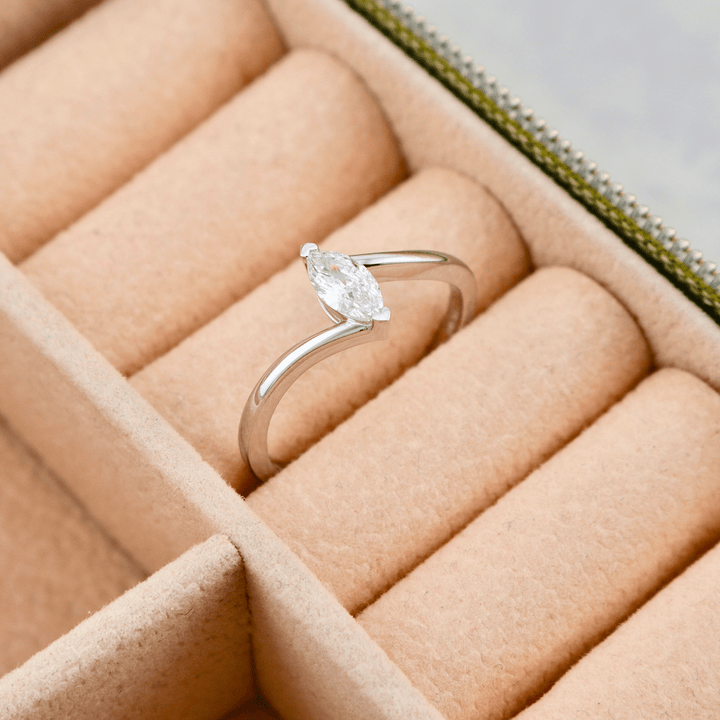 Bague Marquise et diamant 0,3 ct Mathieu Blanchard Bagues Bague Marquise en or 14K et diamant marquise 0,3ct | Mathieu Blanchard Mathieu Blanchard Joaillerie
