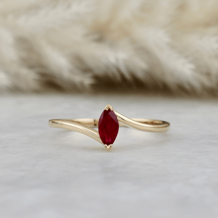 Bague Marquise et rubis 0,44 ct Mathieu Blanchard Bagues Bague Marquise en or 14K et rubis marquise naturel | Mathieu Blanchard Mathieu Blanchard Joaillerie