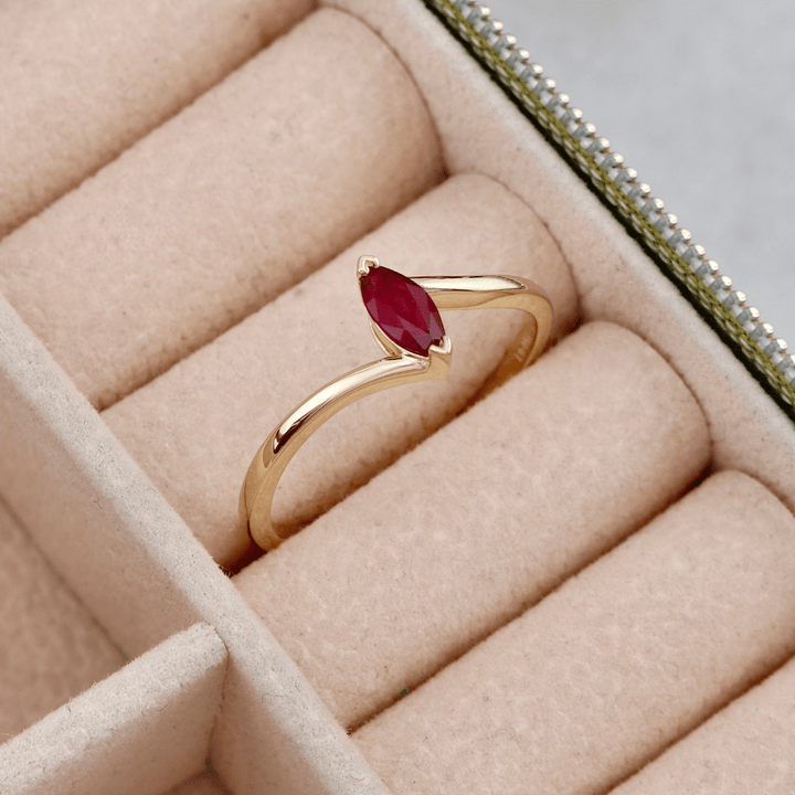 Bague Marquise et rubis 0,44 ct Mathieu Blanchard Bagues Bague Marquise en or 14K et rubis marquise naturel | Mathieu Blanchard Mathieu Blanchard Joaillerie