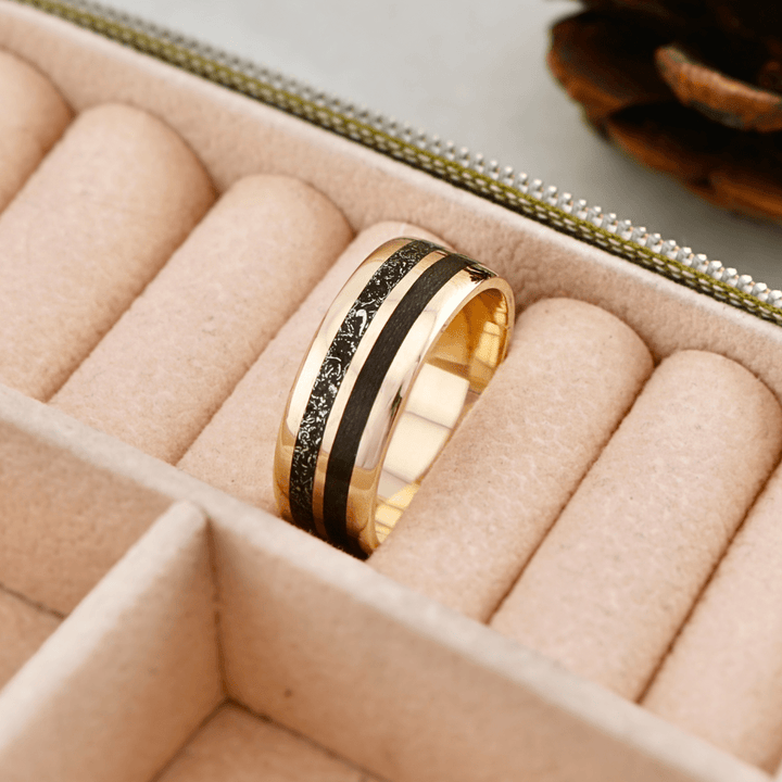 Bague Météorite et bois Mathieu Blanchard Bagues Jonc Poussières d’étoiles et bois | Mathieu Blanchard Joaillerie Mathieu Blanchard Joaillerie