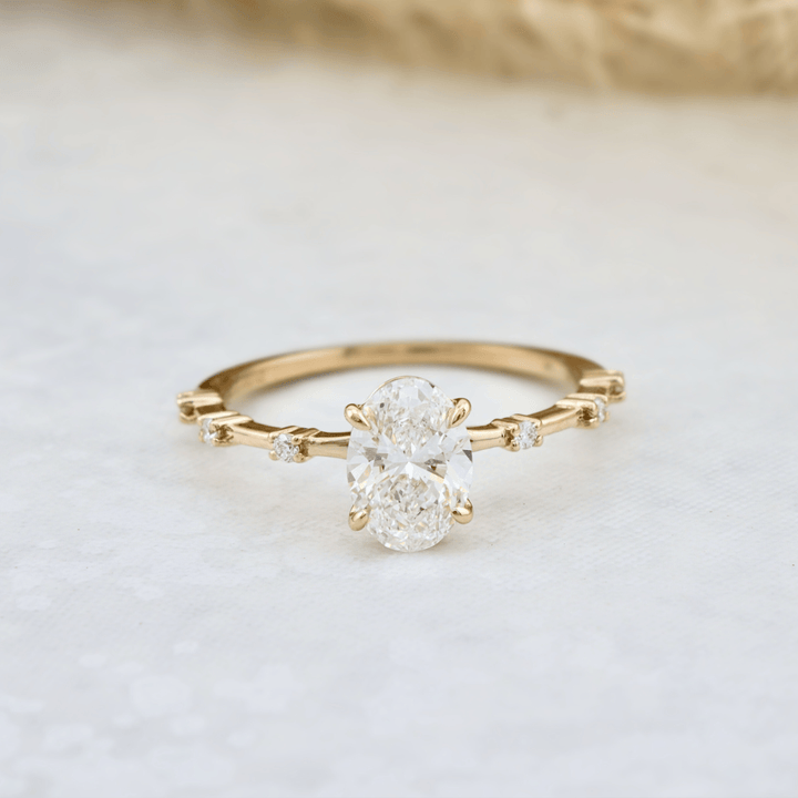 Bague Ovale et diamant 1ct Mathieu Blanchard Bagues Bague sur mesure Fancy | Diamant oval | Mathieu Blanchard Joaillerie Mathieu Blanchard Joaillerie
