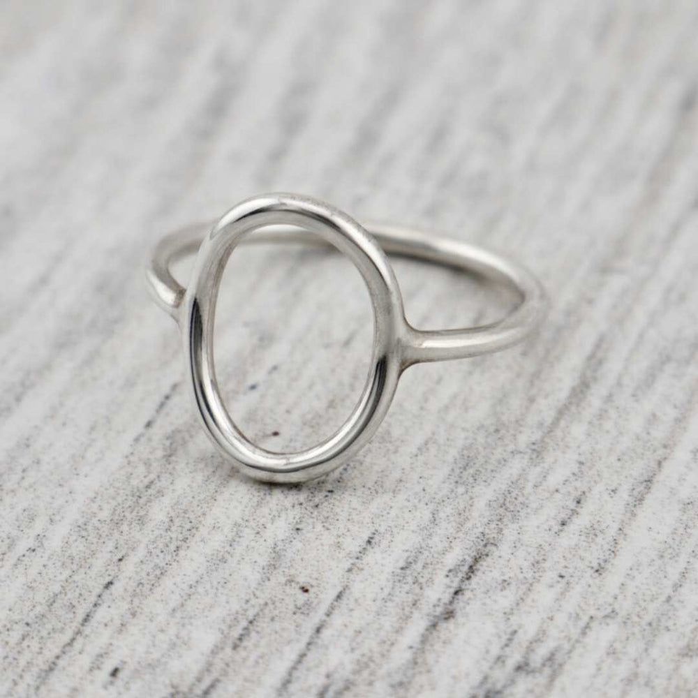 Audrey Seyer Bague Ovale minimaliste en argent sterling