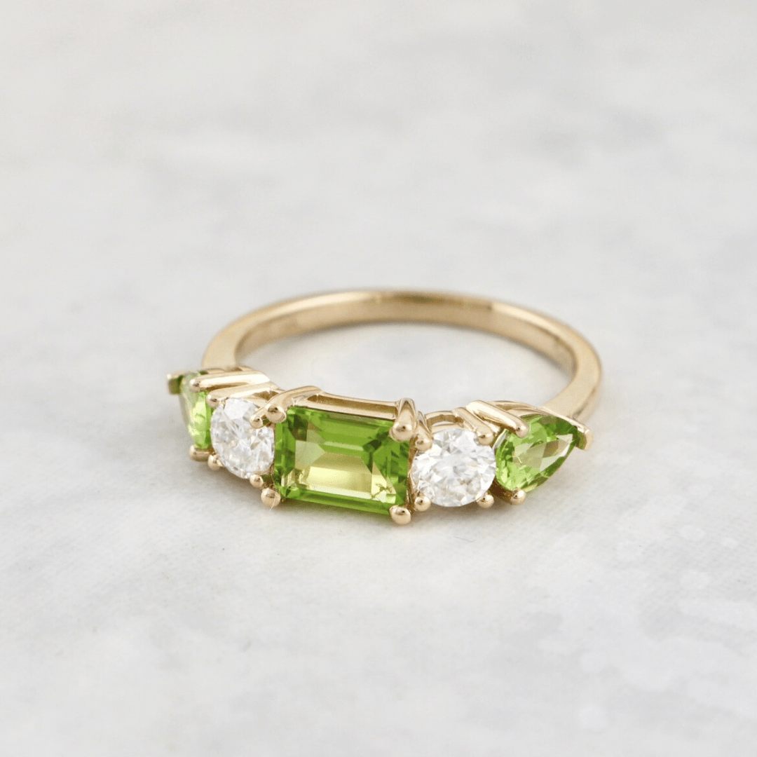 Bague, péridots et diamants Mathieu Blanchard Bague sur mesure avec péridots et diamants | Mathieu Blanchard Mathieu Blanchard Joaillerie