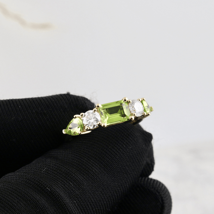 Bague, péridots et diamants Mathieu Blanchard Bague sur mesure avec péridots et diamants | Mathieu Blanchard Mathieu Blanchard Joaillerie