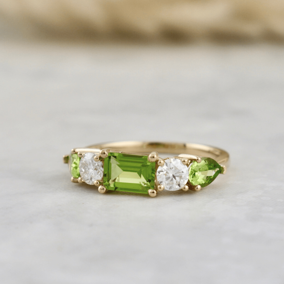 Bague, péridots et diamants Mathieu Blanchard Bague sur mesure avec péridots et diamants | Mathieu Blanchard Mathieu Blanchard Joaillerie
