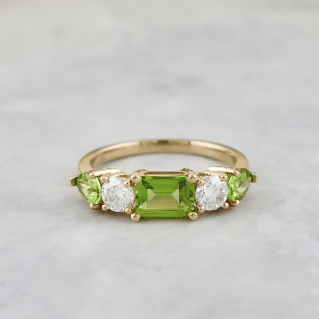 Bague, péridots et diamants Mathieu Blanchard Or jaune 14K / 5 PBADOGM12793S-5 Bague sur mesure avec péridots et diamants | Mathieu Blanchard Mathieu Blanchard Joaillerie