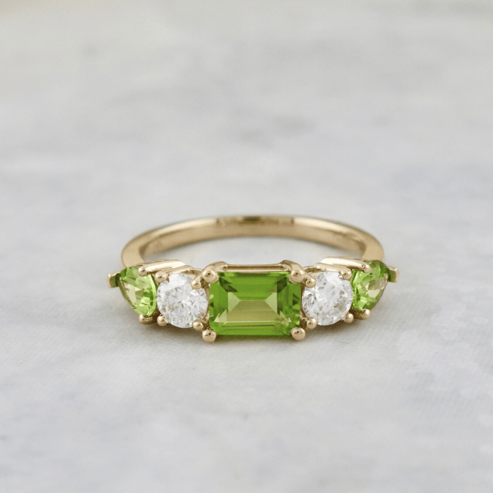 Bague, péridots et diamants Mathieu Blanchard Or jaune 14K / 5 PBADOGM12793S-5 Bague sur mesure avec péridots et diamants | Mathieu Blanchard Mathieu Blanchard Joaillerie